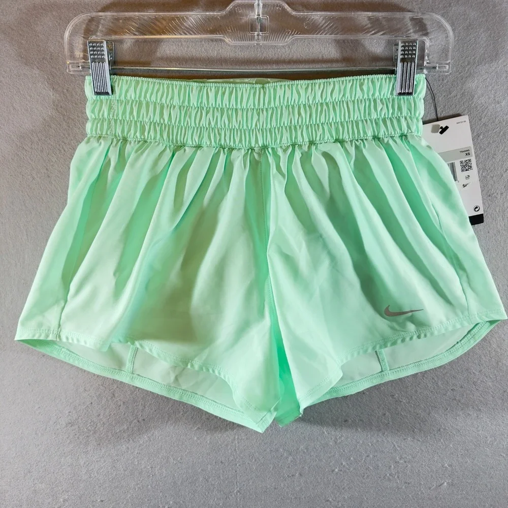 636 | NWT Nike Dri-FIT Women XS Smocked Waist Training Shorts Mint Green